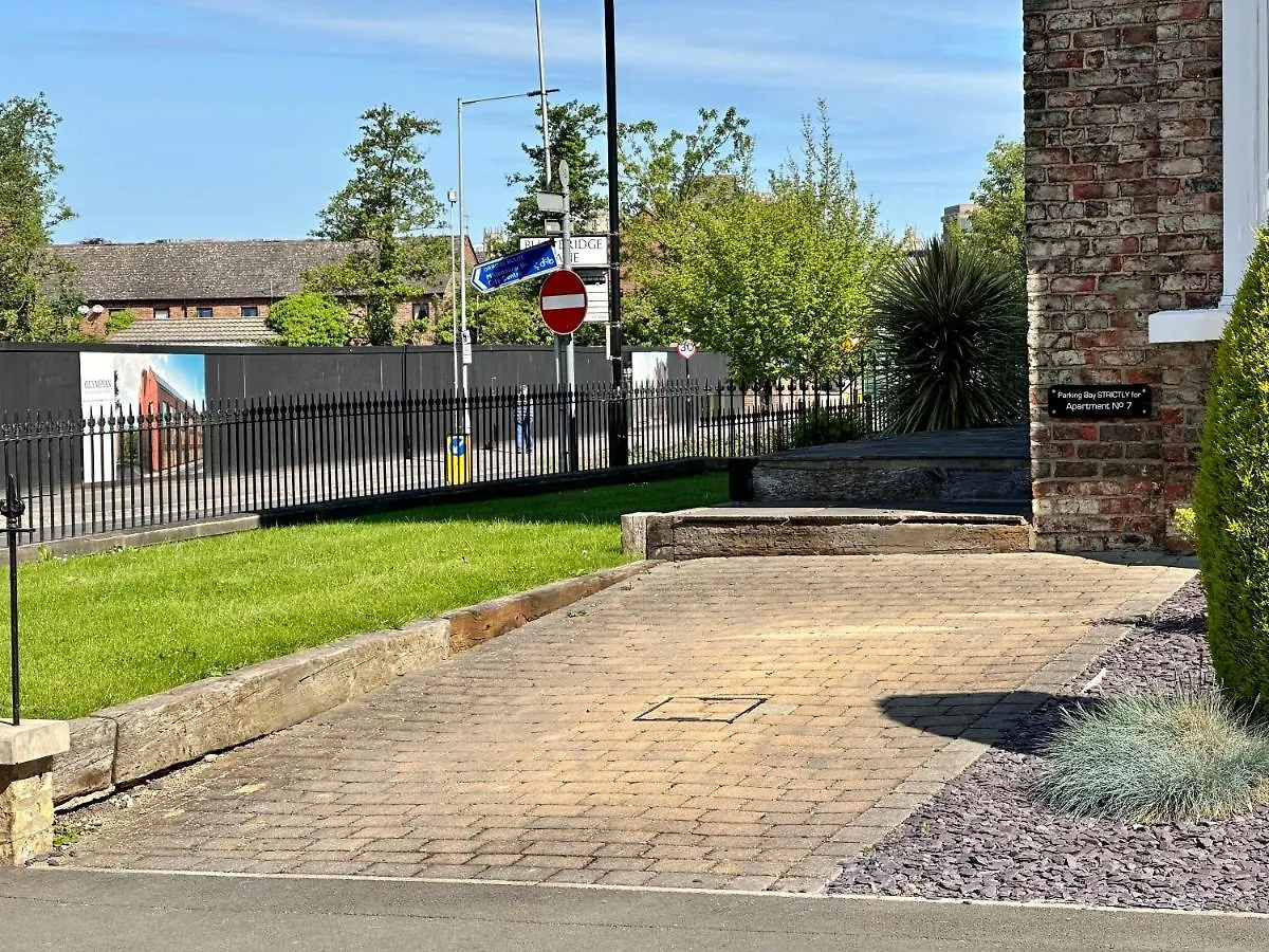 7 Bluebridge Court With Free Parking Apartment York 0*,