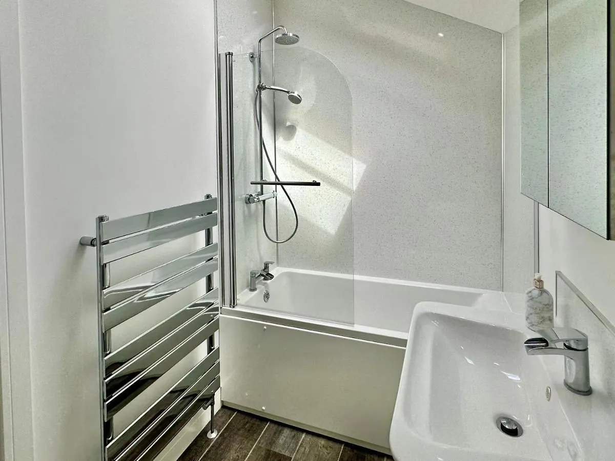7 Bluebridge Court With Free Parking Apartment York