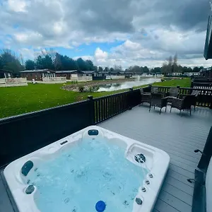 Belle Vue With Hot Tub Lodge